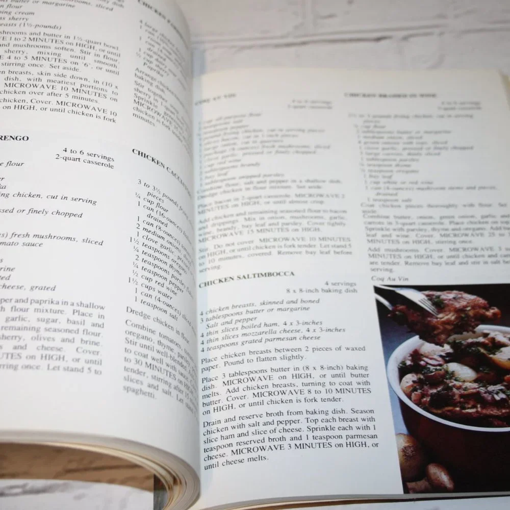 Vintage 1974 The New Magic of Microwave cookbook Magic Chef (Bf)